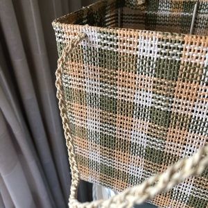 Vintage Accents - Vintage Woven Green And Yellow Basket! Vintage Accents - Vintage Woven Green And Yellow Basket!